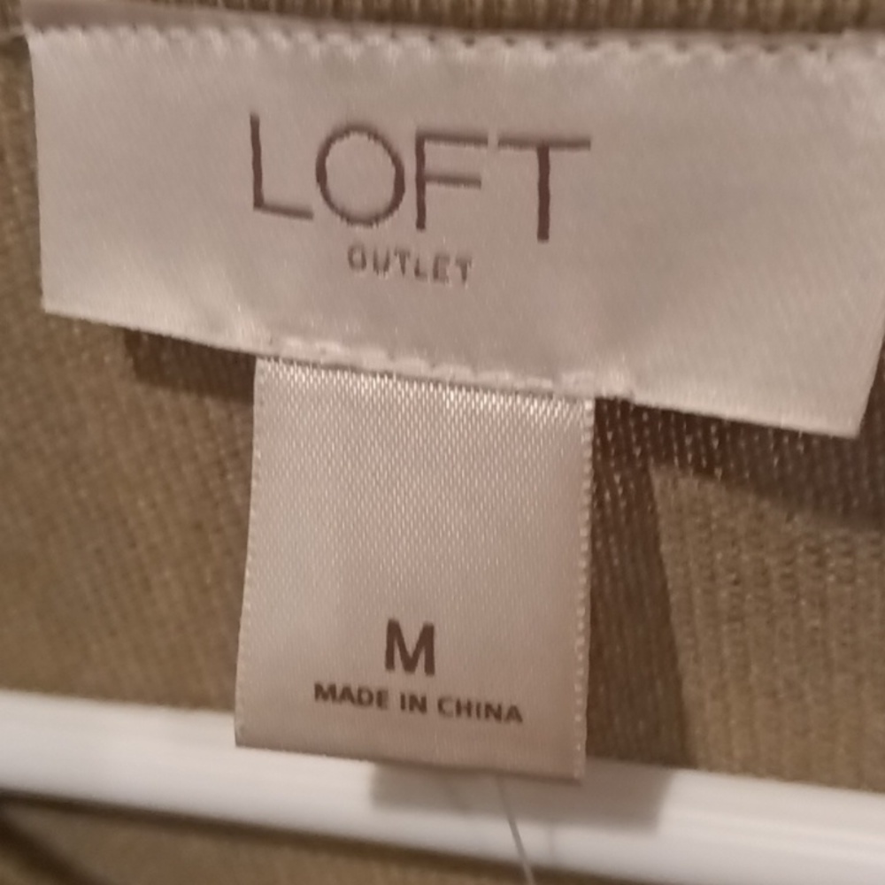 FINAL PRICE NWT LOFT 100% cotton tan s/s buttoned down blouse w scoop neck Med